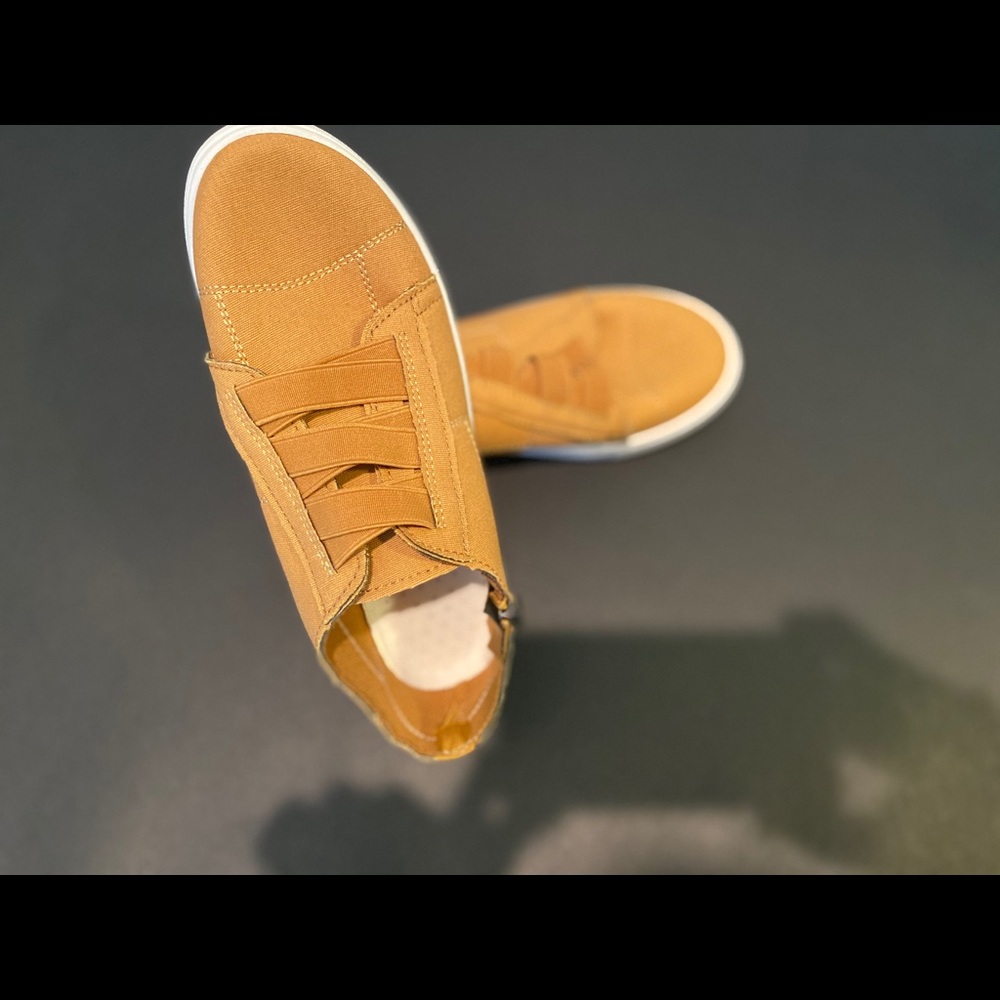 New without box, size 9 casual women’s shoe